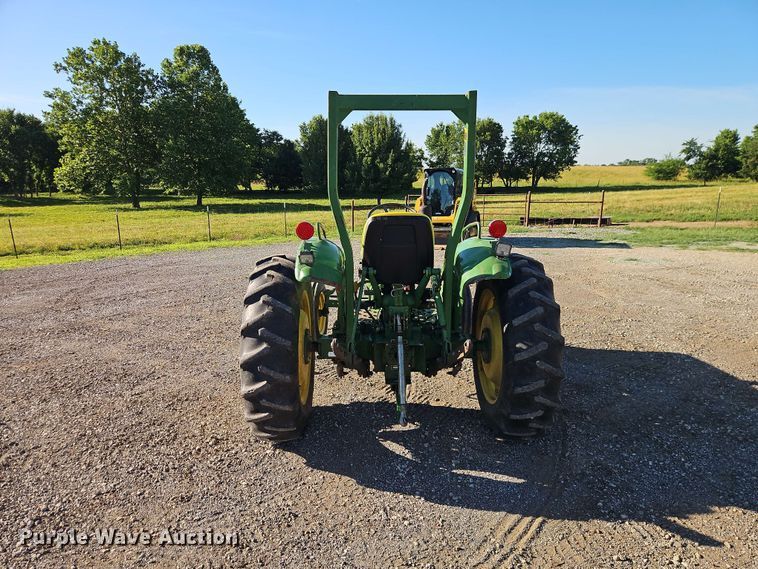 image for item EO8515 1984 John Deere 950 tractor