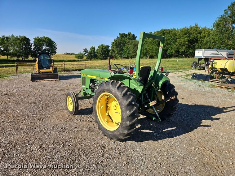 image for item EO8515 1984 John Deere 950 tractor