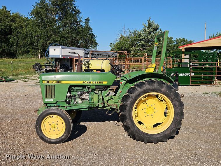 image for item EO8515 1984 John Deere 950 tractor