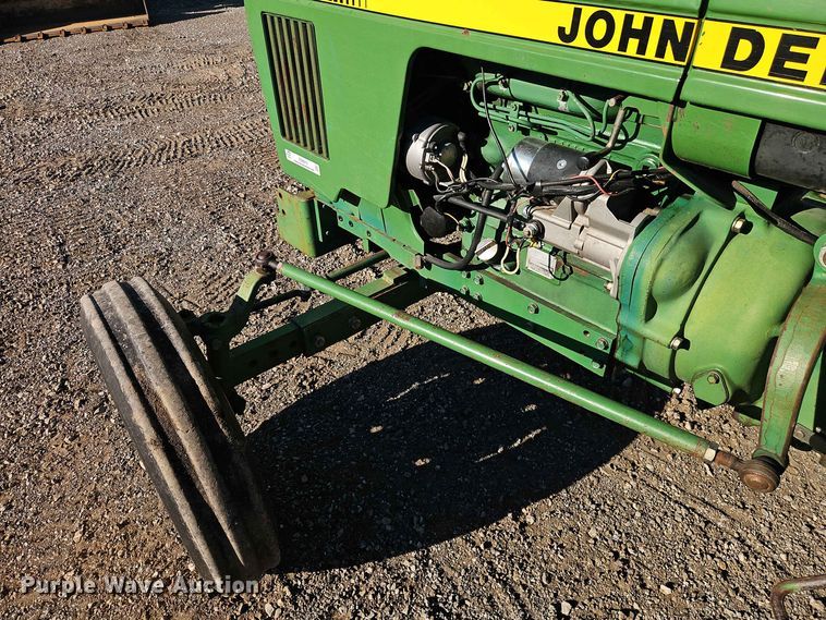 image for item EO8515 1984 John Deere 950 tractor