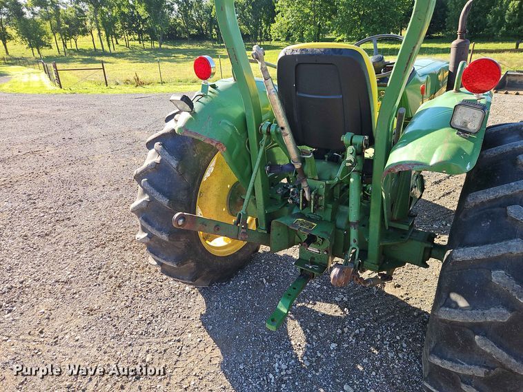 image for item EO8515 1984 John Deere 950 tractor