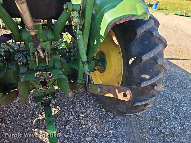 image for item EO8515 1984 John Deere 950 tractor