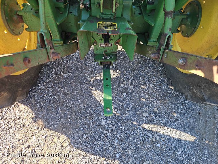 image for item EO8515 1984 John Deere 950 tractor