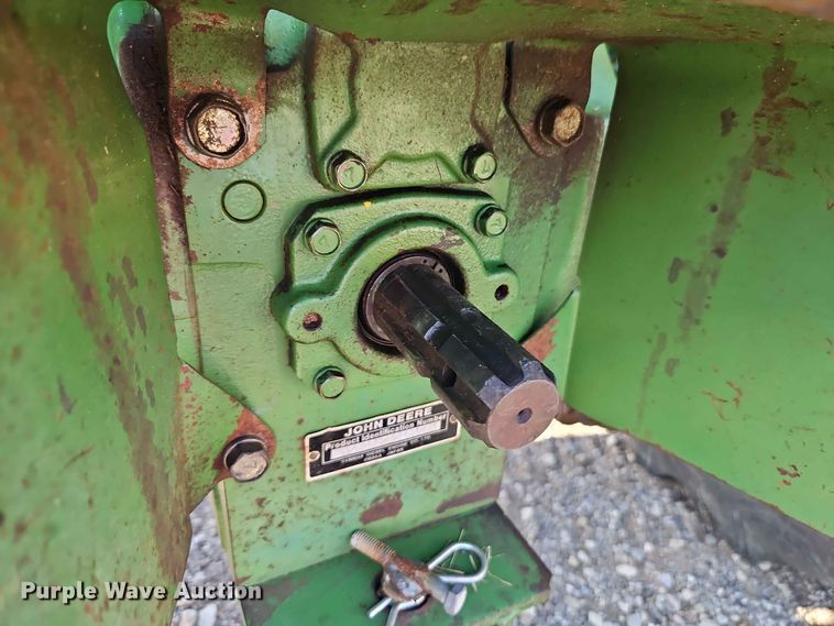 image for item EO8515 1984 John Deere 950 tractor