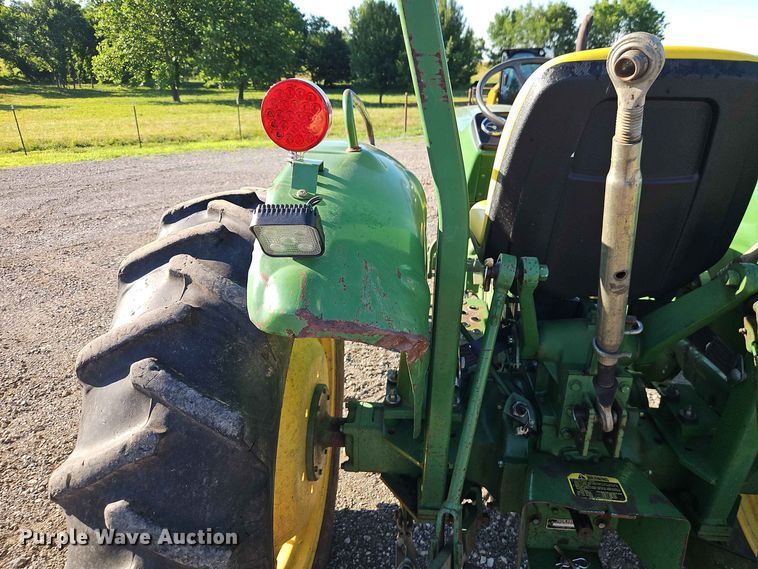 image for item EO8515 1984 John Deere 950 tractor