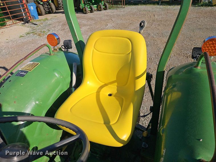 image for item EO8515 1984 John Deere 950 tractor