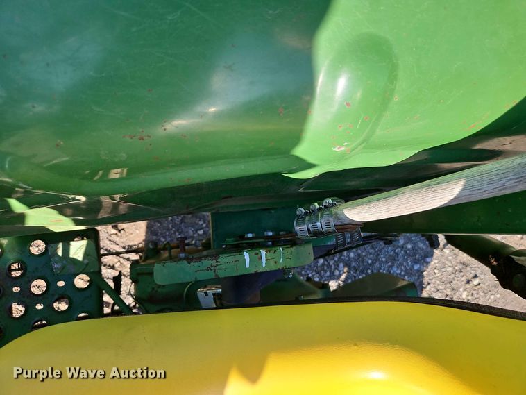 image for item EO8515 1984 John Deere 950 tractor