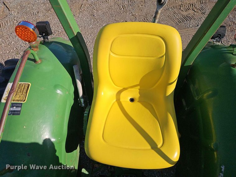 image for item EO8515 1984 John Deere 950 tractor