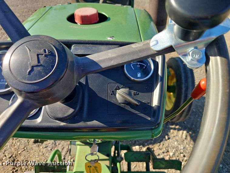 image for item EO8515 1984 John Deere 950 tractor