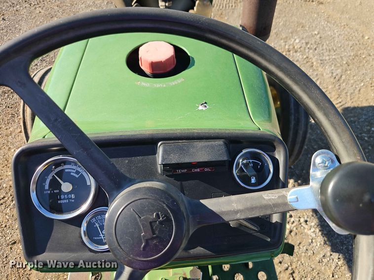 image for item EO8515 1984 John Deere 950 tractor