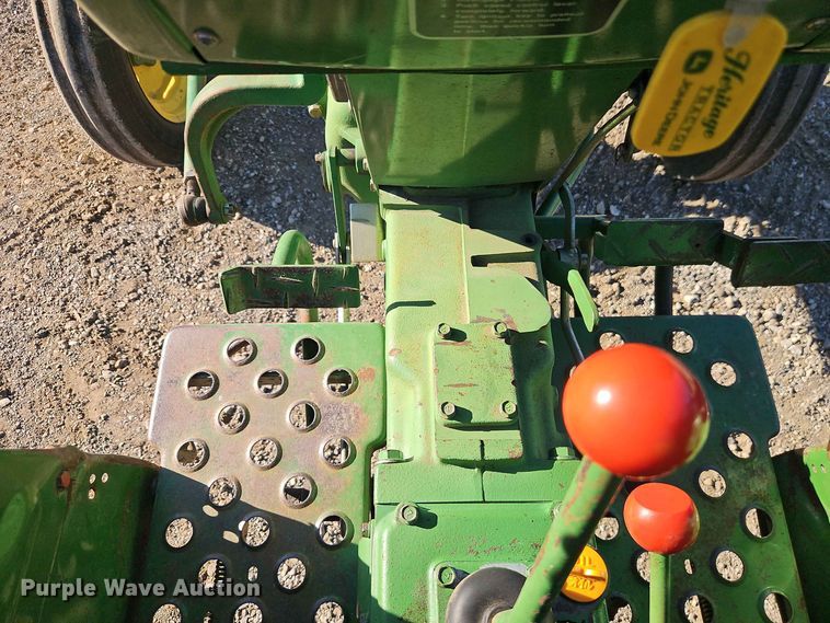 image for item EO8515 1984 John Deere 950 tractor