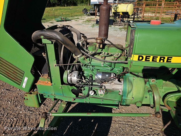 image for item EO8515 1984 John Deere 950 tractor