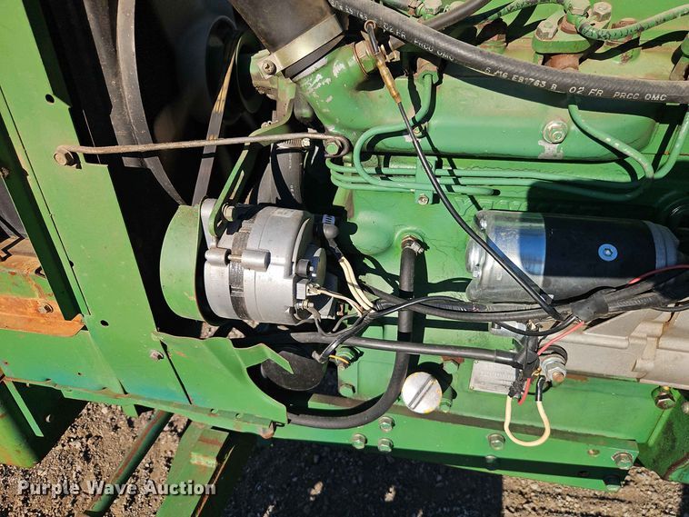 image for item EO8515 1984 John Deere 950 tractor