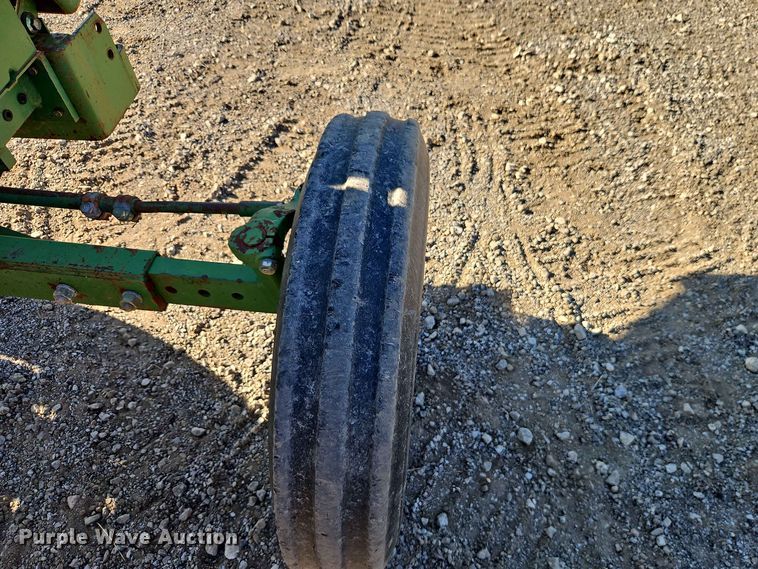 image for item EO8515 1984 John Deere 950 tractor
