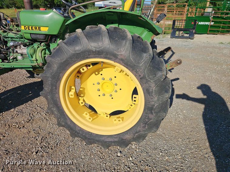 image for item EO8515 1984 John Deere 950 tractor