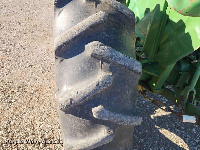 image for item EO8515 1984 John Deere 950 tractor