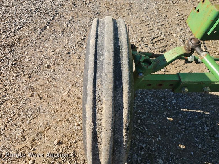 image for item EO8515 1984 John Deere 950 tractor