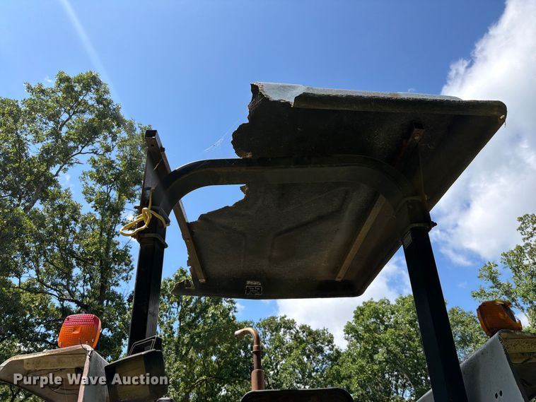 image for item EQ8028 Ford EA414C tractor