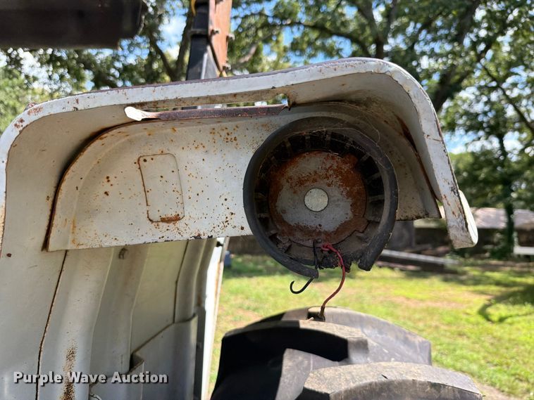 image for item EQ8028 Ford EA414C tractor