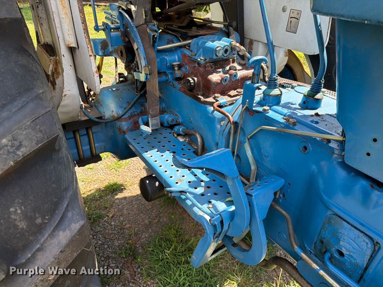 image for item EQ8028 Ford EA414C tractor