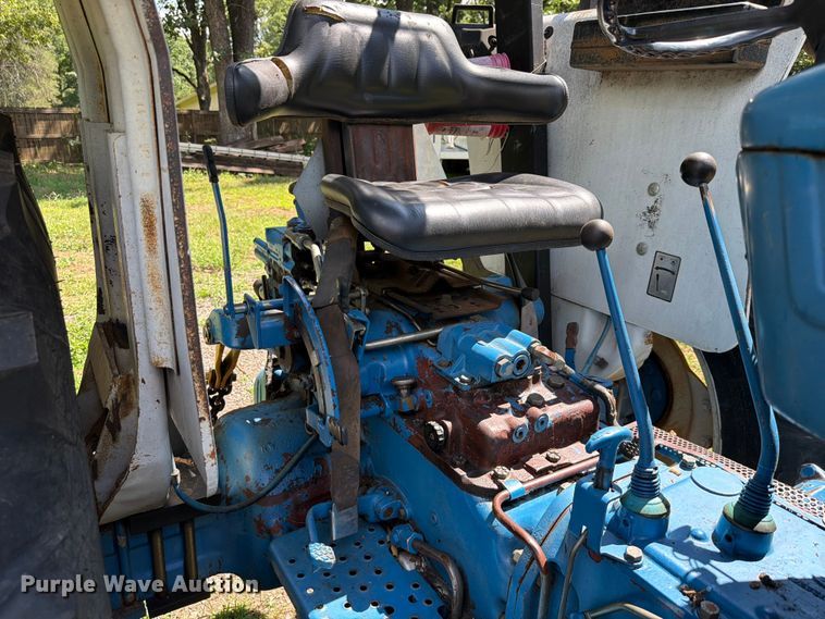 image for item EQ8028 Ford EA414C tractor