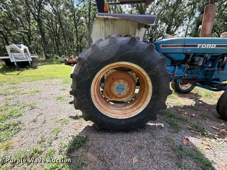 image for item EQ8028 Ford EA414C tractor