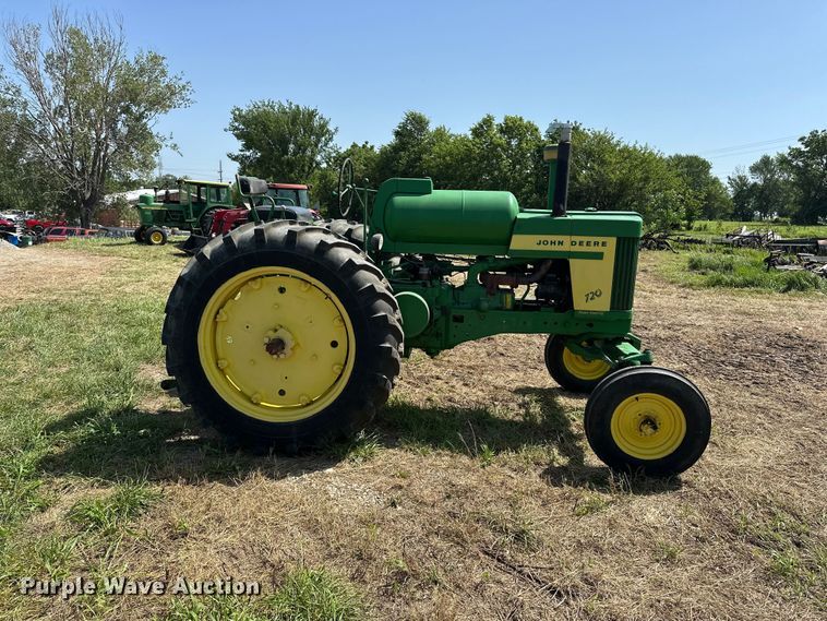 image for item ES6513 1957 John Deere 720 LP tractor