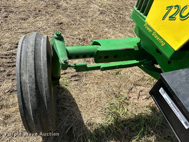 image for item ES6513 1957 John Deere 720 LP tractor