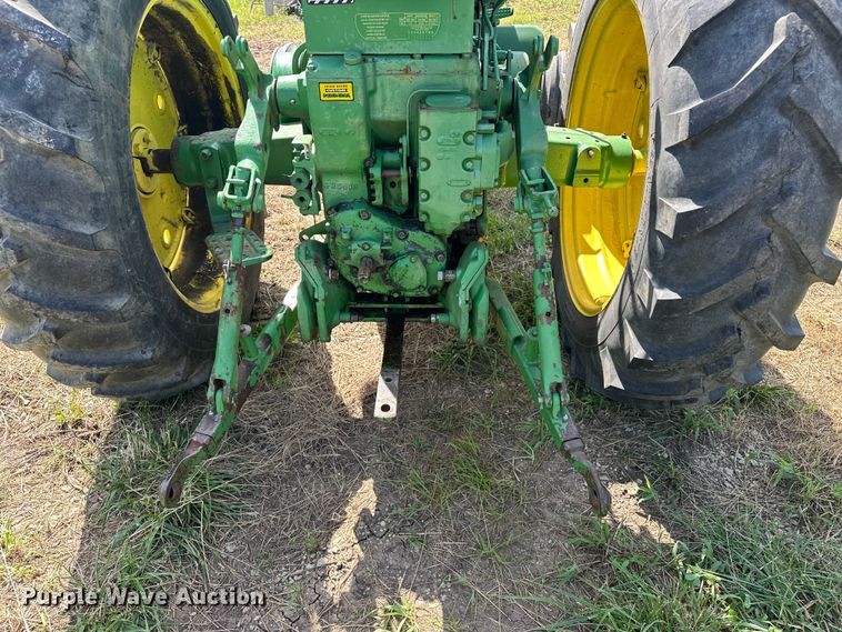 image for item ES6513 1957 John Deere 720 LP tractor