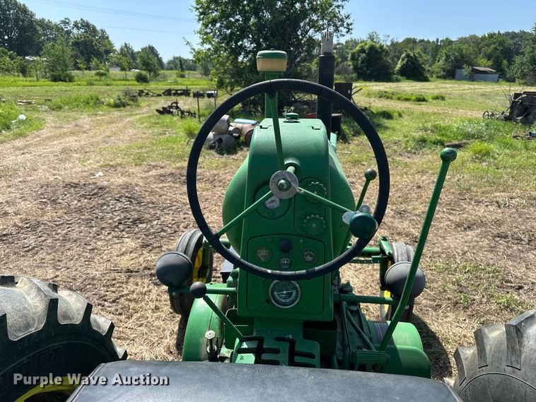 image for item ES6513 1957 John Deere 720 LP tractor