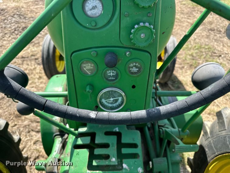 image for item ES6513 1957 John Deere 720 LP tractor