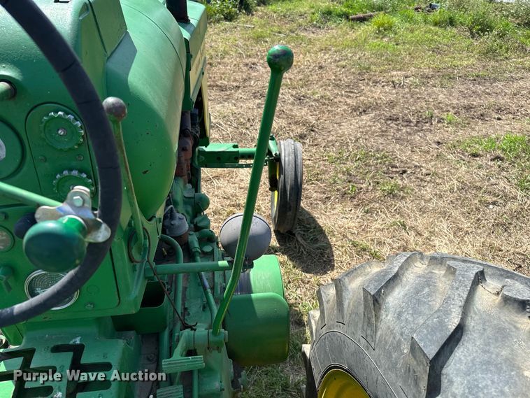 image for item ES6513 1957 John Deere 720 LP tractor