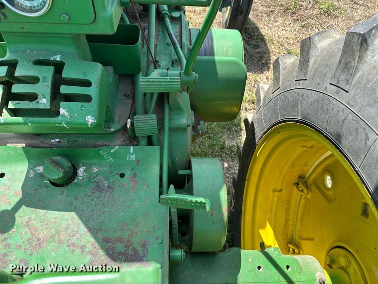 image for item ES6513 1957 John Deere 720 LP tractor