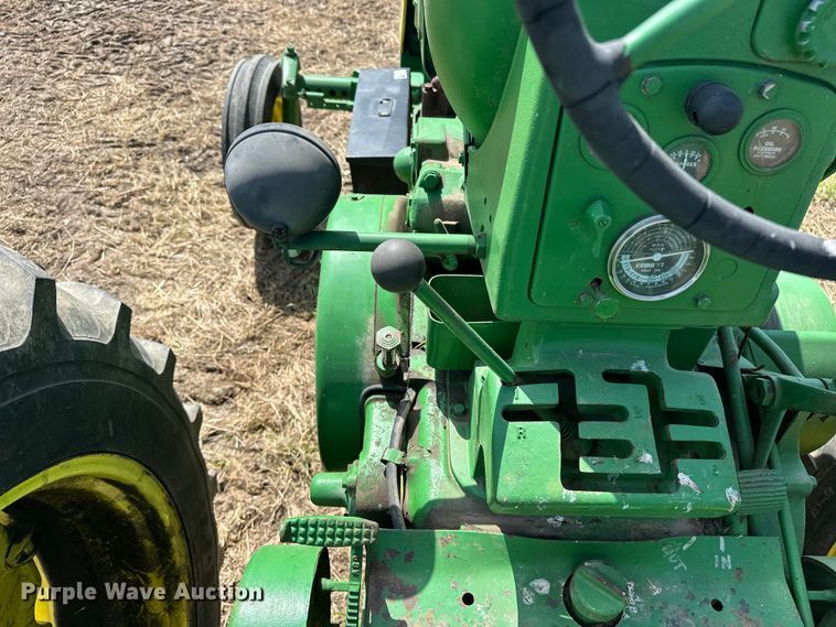 image for item ES6513 1957 John Deere 720 LP tractor