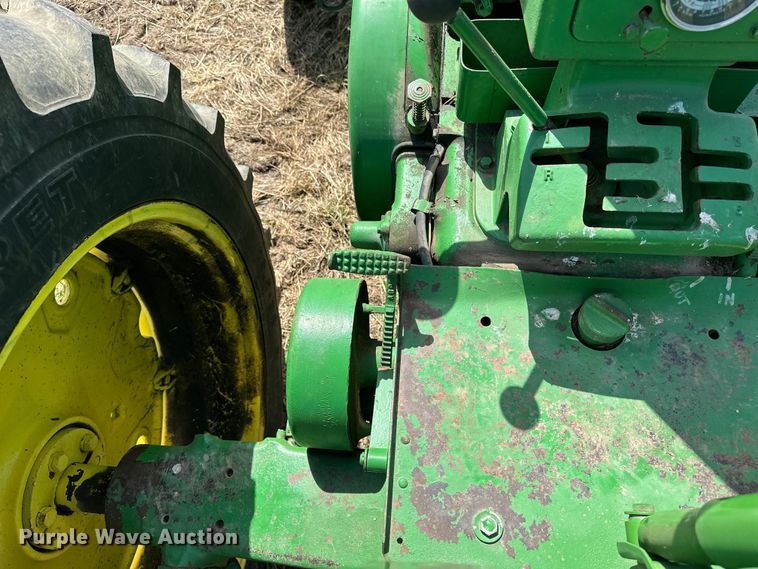 image for item ES6513 1957 John Deere 720 LP tractor