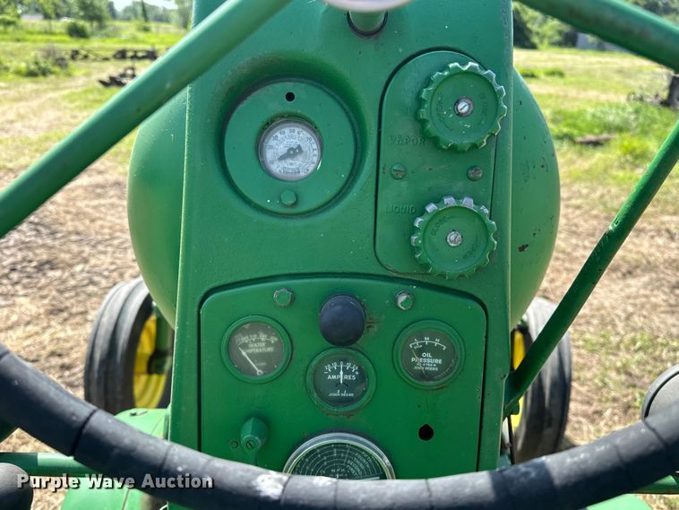 image for item ES6513 1957 John Deere 720 LP tractor