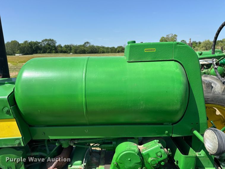 image for item ES6513 1957 John Deere 720 LP tractor