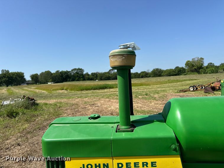 image for item ES6513 1957 John Deere 720 LP tractor