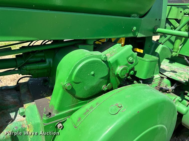 image for item ES6513 1957 John Deere 720 LP tractor