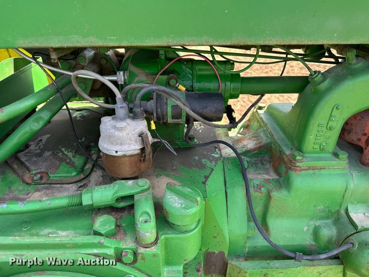 image for item ES6513 1957 John Deere 720 LP tractor