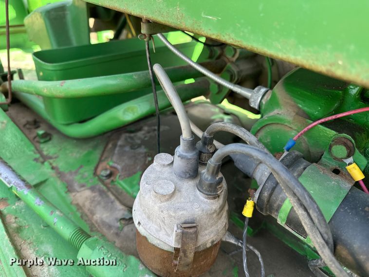 image for item ES6513 1957 John Deere 720 LP tractor