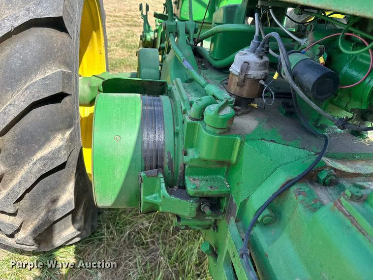 image for item ES6513 1957 John Deere 720 LP tractor