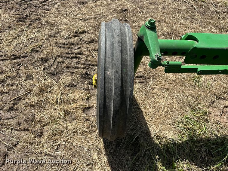 image for item ES6513 1957 John Deere 720 LP tractor