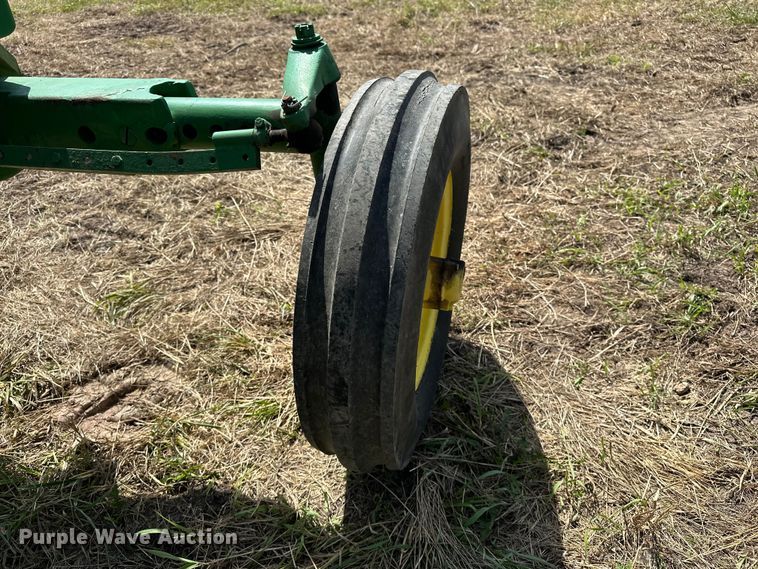 image for item ES6513 1957 John Deere 720 LP tractor