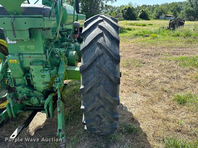 image for item ES6513 1957 John Deere 720 LP tractor