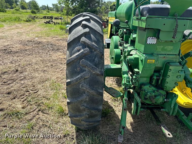 image for item ES6513 1957 John Deere 720 LP tractor