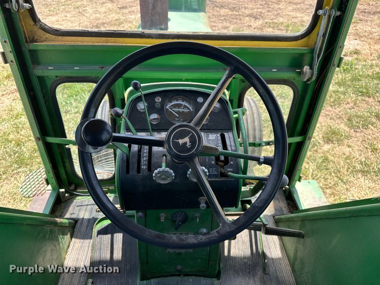 image for item ES6514 1968 John Deere 4020 tractor