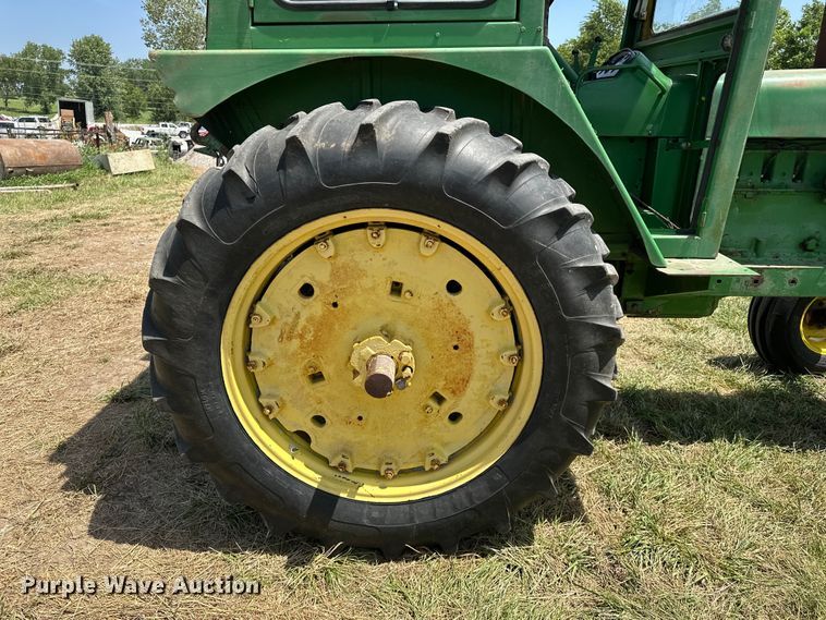 image for item ES6514 1968 John Deere 4020 tractor