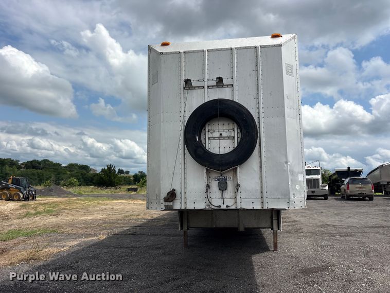 image for item ET2231 1988 Barrett 88L4537 livestock trailer