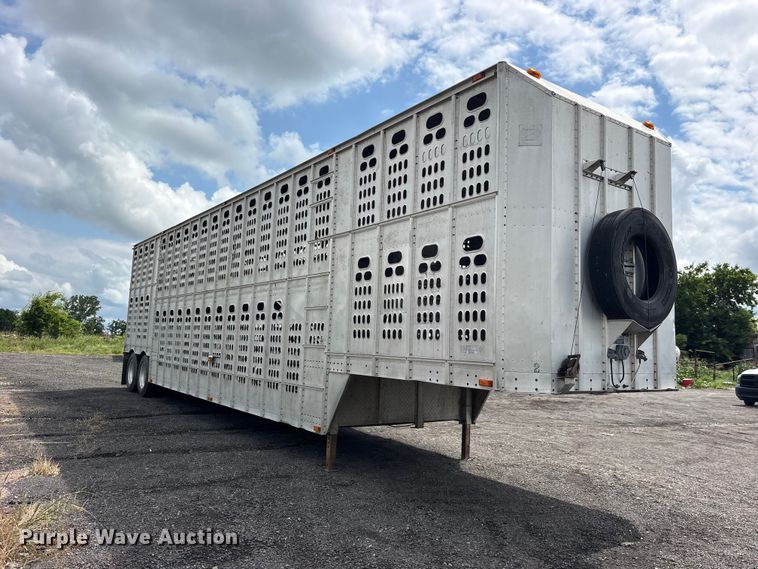 image for item ET2231 1988 Barrett 88L4537 livestock trailer